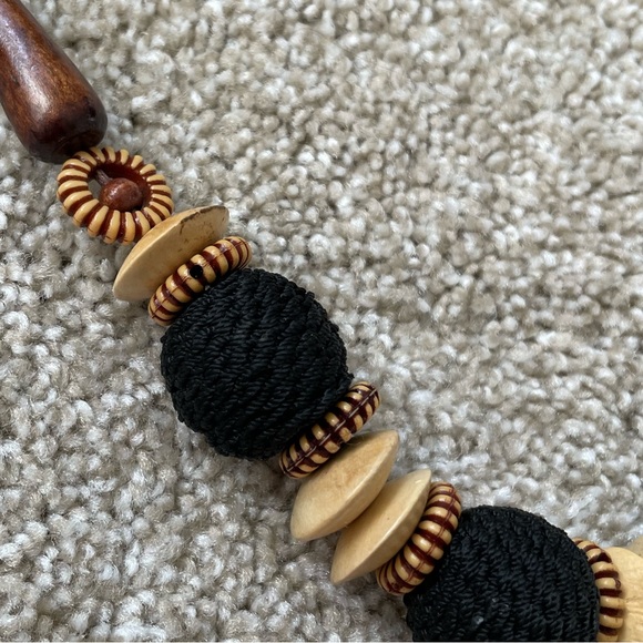 Wood and woven statement necklace light weight - Picture 3 of 4